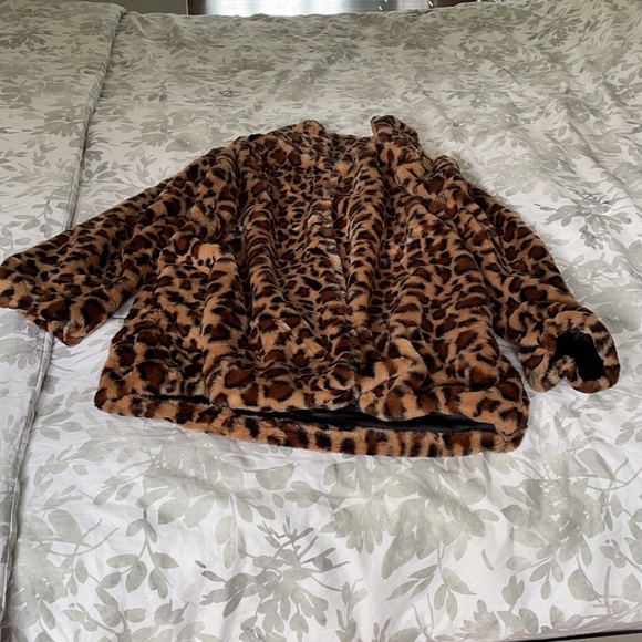 Brand new vegan fur leapord print jacket - Picture 3 of 3